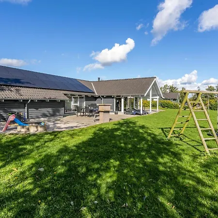 Dom wakacyjny Cozy In Idestrup With Sauna Bøtø By
